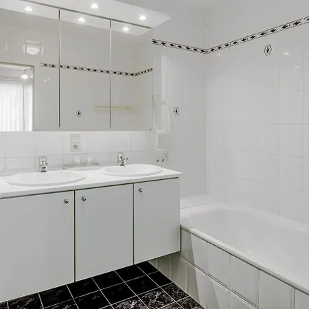 Apartment Four Seasons 0204 G-1-6 *