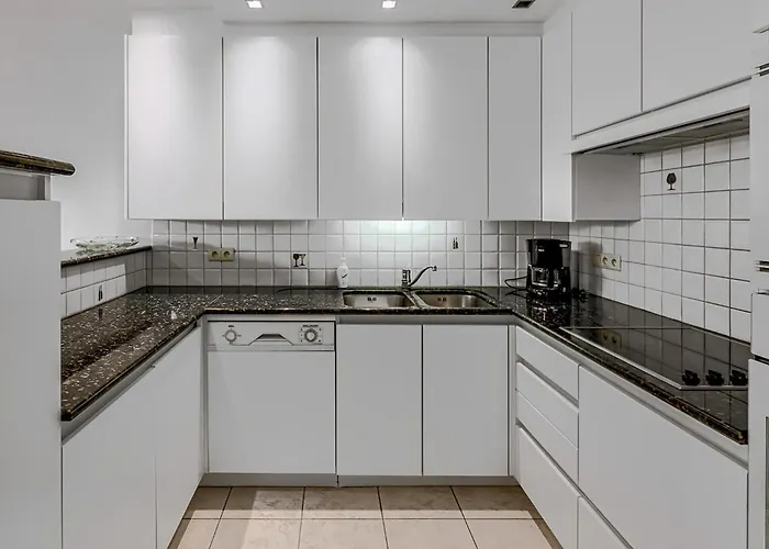 Four Seasons 0204 Met Garage